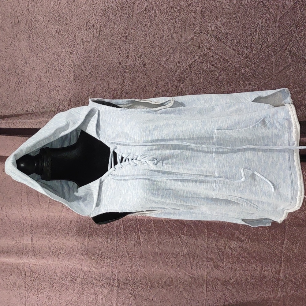 H2H sleeveless hoodie. (1083)